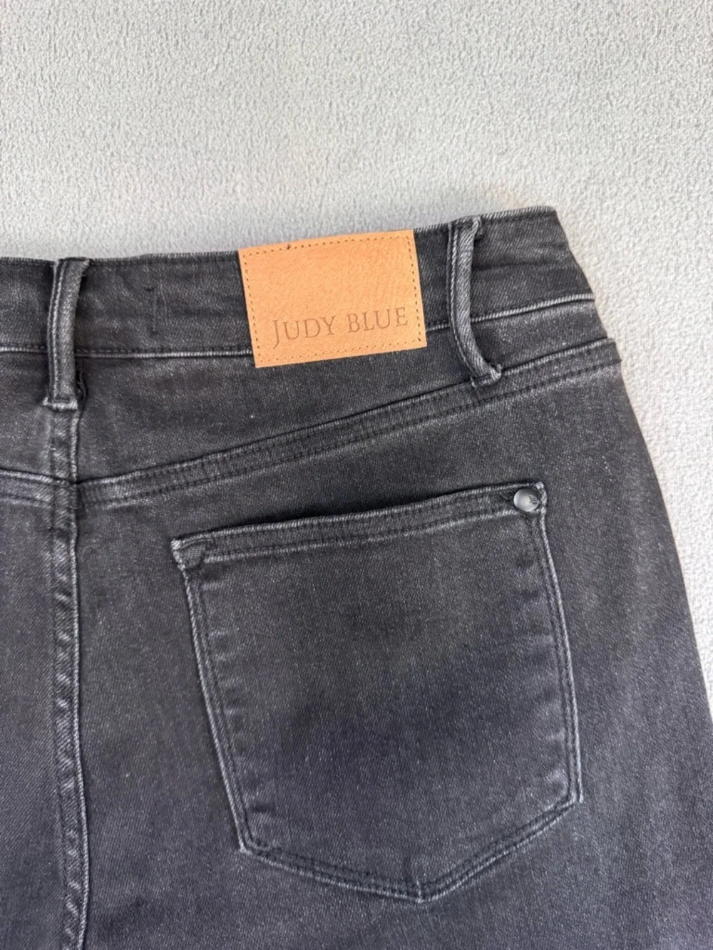 Judy Blue Charcoal Black Denim Distressed 90’s Straight Jeans, size 29 - Picture 13 of 16